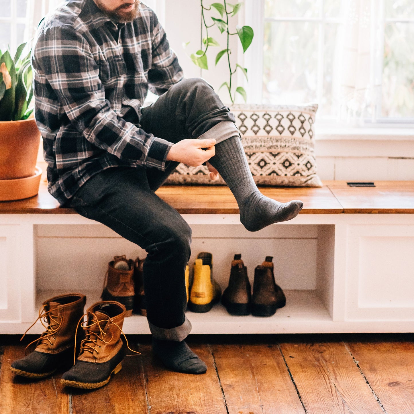 Men's The Standard Mid-Calf Cushioned Lightweight Lifestyle Socks
