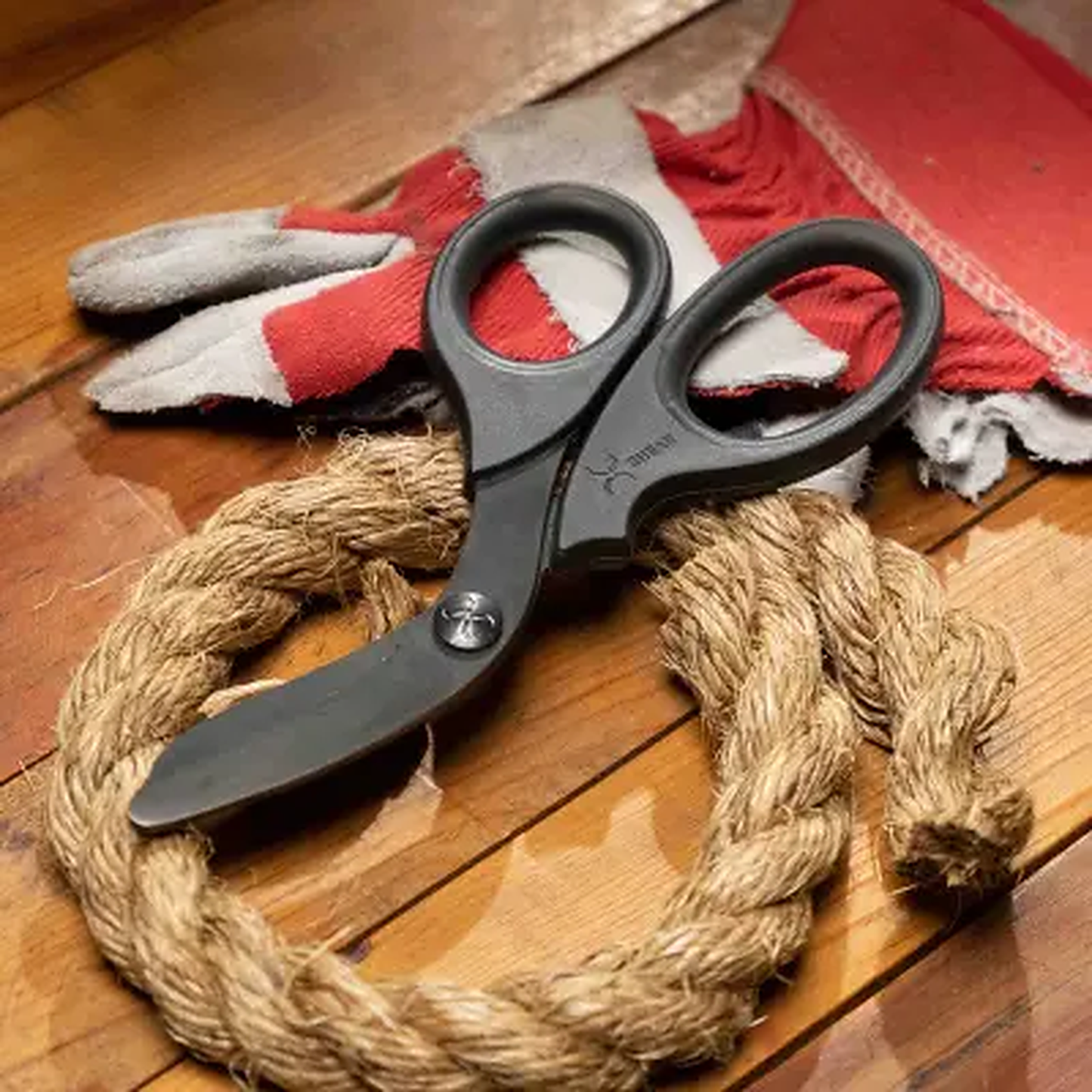 XShear 7.5” Heavy Duty Trauma Shears - close-up detail